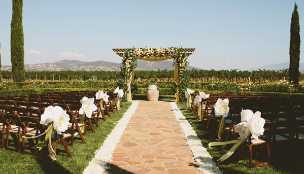 38 Chic and Romantic Ceremony Aisle Markers