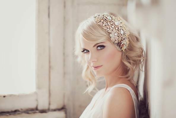 25 Pretty Ways to Wear Your Bridal Headband!